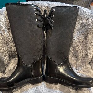 Vintage Coach Rain Boots with liner
Only worn twice. Amazing Condition
Size 8